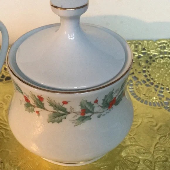 Vintage 1980s China Pearl Fine China, Noel Pattern, Cream & Sugar - Picture 5 of 5